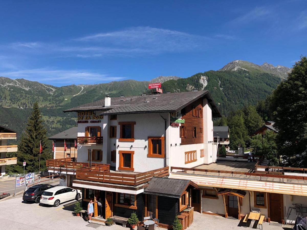 Hotel De La Poste Ла-Тзумаз Екстер'єр фото