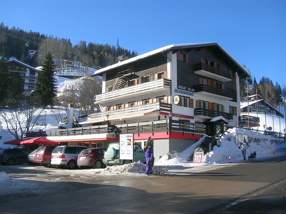 Hotel De La Poste Ла-Тзумаз Екстер'єр фото
